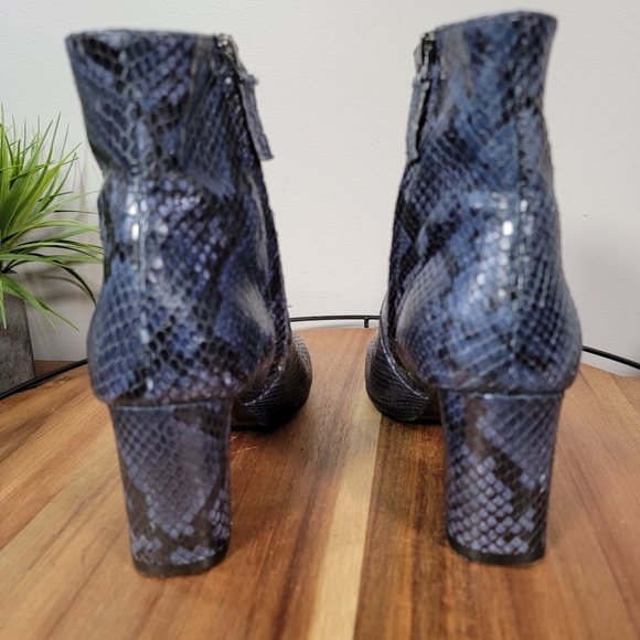 Barneys New York Square-Toe Blue Snakeskin Ankle Booties Gogo Boots Size 38.5 - Picture 9 of 15